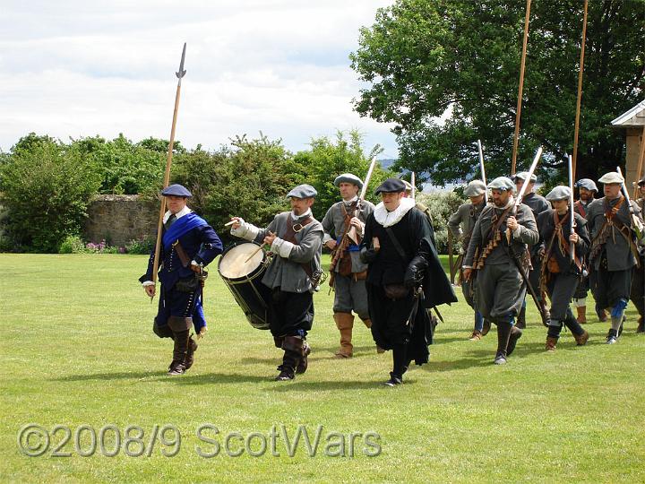 DSC00161-01.jpg - Sealed Knot - Scots Brigade.Frasers, Gordons and O`Cahans at Blackness 2006Credit: Photo taken by Joan Lindsay of Sir William Gordons