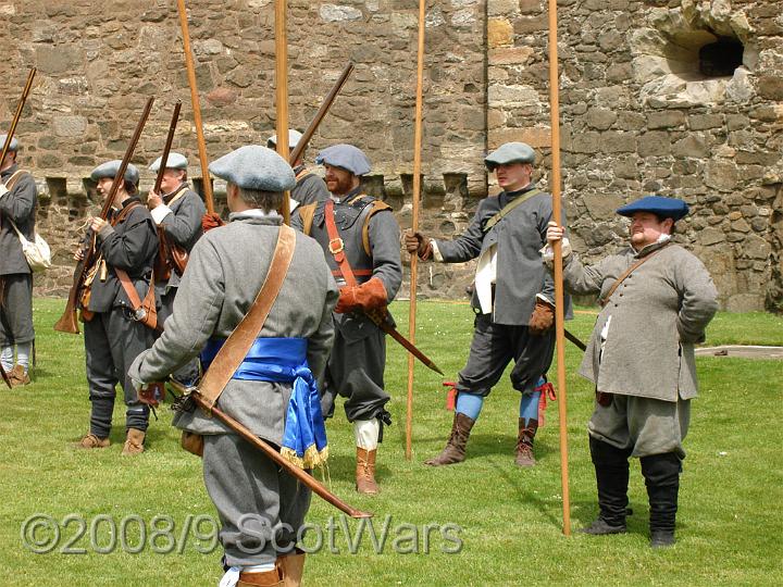 DSC00196-01.jpg - Sealed Knot - Scots Brigade.Frasers, Gordons and O`Cahans at Blackness 2006Credit: Photo taken by Joan Lindsay of Sir William Gordons