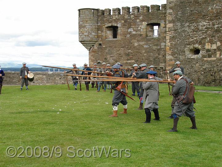 DSC00203-01.jpg - Sealed Knot - Scots Brigade.Frasers, Gordons and O`Cahans at Blackness 2006Credit: Photo taken by Joan Lindsay of Sir William Gordons