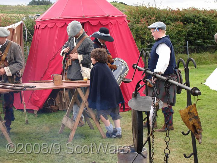 DSC00436-01.jpg - Sealed Knot - Scots BrigadeFrasers and Gordons at Duart castle, Mull, 2006Credit: Photo taken by Joan Lindsay