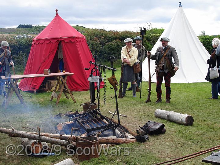 DSC00448-01.jpg - Sealed Knot - Scots BrigadeFrasers and Gordons at Duart castle, Mull, 2006Credit: Photo taken by Joan Lindsay