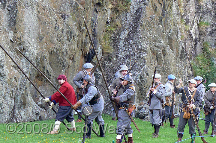 Dumbarton-115.jpg - SK event, June 2008, Scots Brigade at Dumbarton Castle.Frasers, Gordons, O`Cahans and Lachtnans. Credit Joan Lindsay of Gordons Coy.