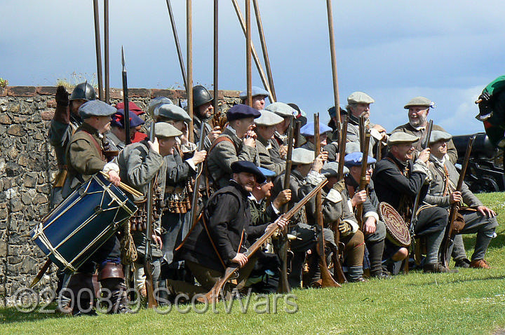 Dumbarton-167.jpg - SK event, June 2008, Scots Brigade at Dumbarton Castle.Frasers, Gordons, O`Cahans and Lachtnans. Credit Joan Lindsay of Gordons Coy.