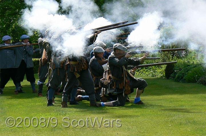 Edzell-2007-310.jpg - Sealed Knot - Scots BrigadeFrasers and Gordons at Edzell castle, May 2007Credit: Photo taken by Joan Lindsay of Sir William Gordons