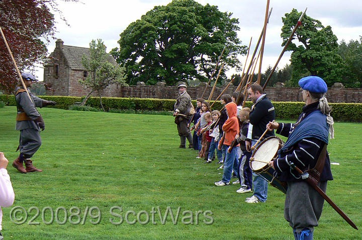 Edzell-Holiday-006.jpg - SK Edzell Castle event, May 2008.Frasers Dragoones and Gordons. Credit Joan Lindsay of Gordons Coy.