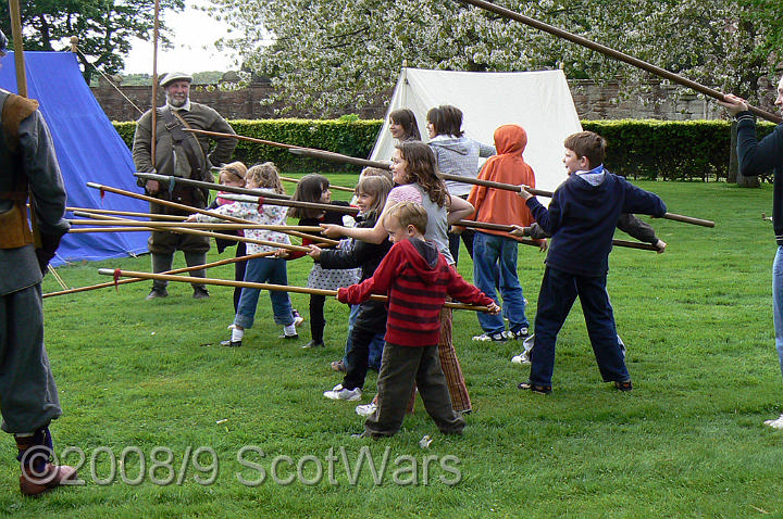 Edzell-Holiday-016.jpg - SK Edzell Castle event, May 2008.Frasers Dragoones and Gordons. Credit Joan Lindsay of Gordons Coy.