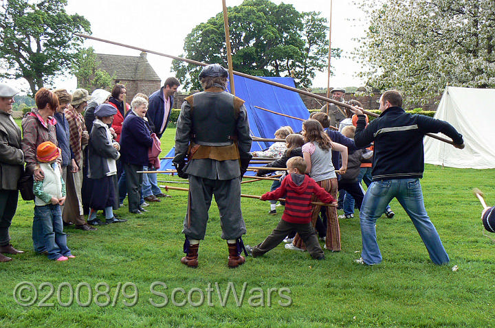 Edzell-Holiday-018.jpg - SK Edzell Castle event, May 2008.Frasers Dragoones and Gordons. Credit Joan Lindsay of Gordons Coy.