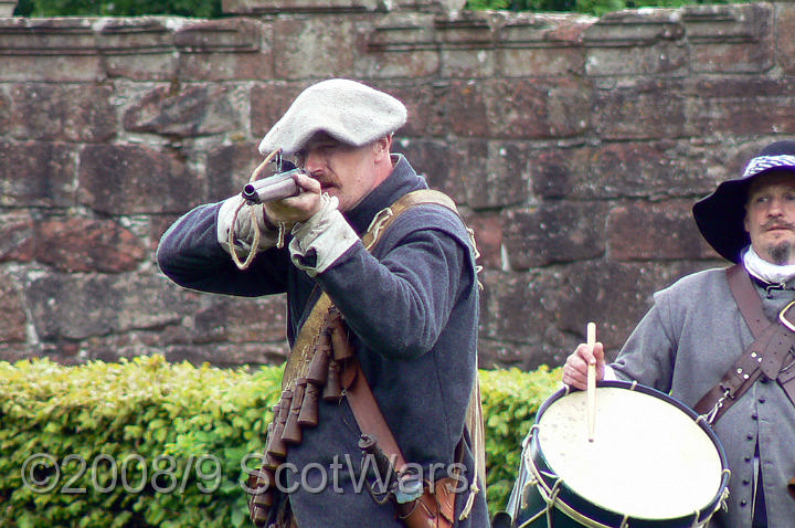 Edzell-Holiday-084.jpg - SK Edzell Castle event, May 2008.Frasers Dragoones and Gordons. Credit Joan Lindsay of Gordons Coy.