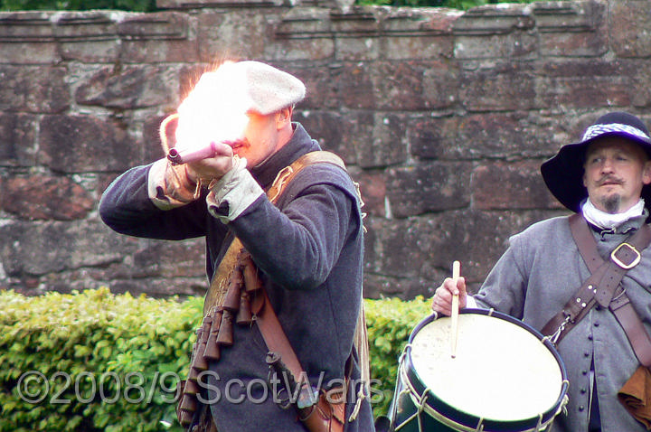 Edzell-Holiday-085.jpg - SK Edzell Castle event, May 2008.Frasers Dragoones and Gordons. Credit Joan Lindsay of Gordons Coy.