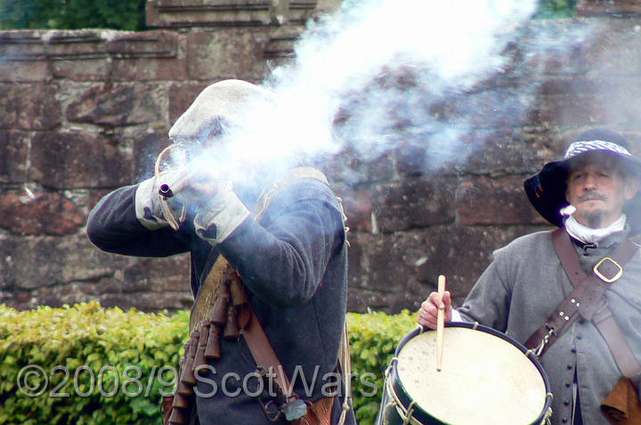 Edzell-Holiday-086.jpg - SK Edzell Castle event, May 2008.Frasers Dragoones and Gordons. Credit Joan Lindsay of Gordons Coy.