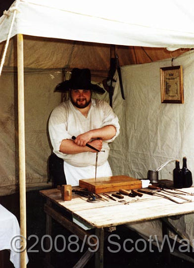 0205.jpg - Aeneas and his tools at Falkland Palace, SK Mini 1999