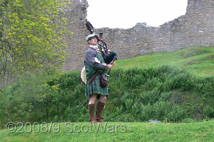 Urquhart-2007-111.jpg - Sealed Knot - Scots BrigadeFrasers, Gordons, O`Cahans and Lachtnans at Urquhart castle, June 2007Credit: Photo taken by Joan Lindsay of Sir William Gordons