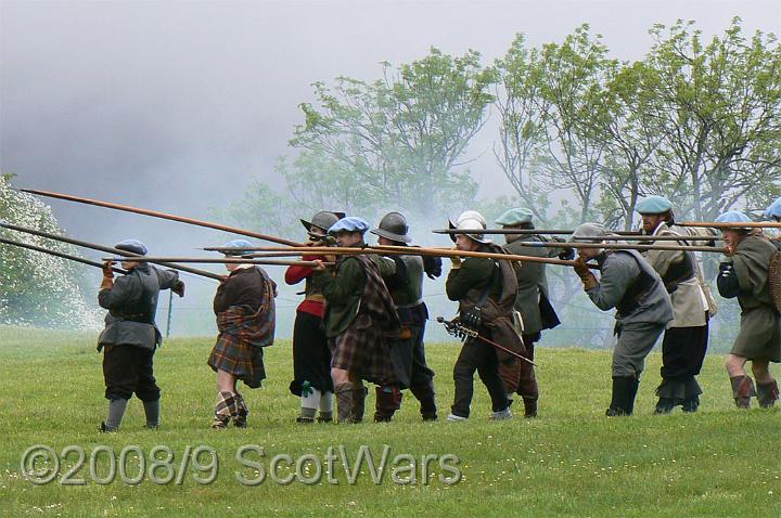 Urquhart-2007-168.jpg - Sealed Knot - Scots BrigadeFrasers, Gordons, O`Cahans and Lachtnans at Urquhart castle, June 2007Credit: Photo taken by Joan Lindsay of Sir William Gordons