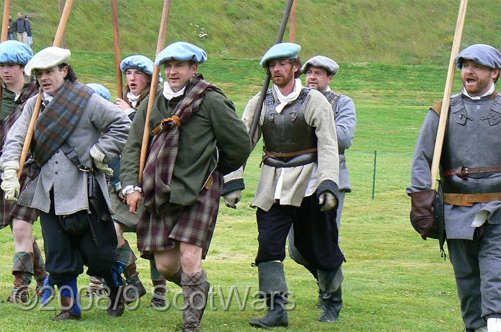 Urquhart-2007-206.jpg - Sealed Knot - Scots BrigadeFrasers, Gordons, O`Cahans and Lachtnans at Urquhart castle, June 2007Credit: Photo taken by Joan Lindsay of Sir William Gordons