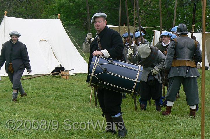 Urquhart-2007-234.jpg - Sealed Knot - Scots BrigadeFrasers, Gordons, O`Cahans and Lachtnans at Urquhart castle, June 2007Credit: Photo taken by Joan Lindsay of Sir William Gordons