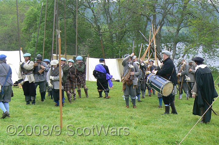 Urquhart-2007-240.jpg - Sealed Knot - Scots BrigadeFrasers, Gordons, O`Cahans and Lachtnans at Urquhart castle, June 2007Credit: Photo taken by Joan Lindsay of Sir William Gordons