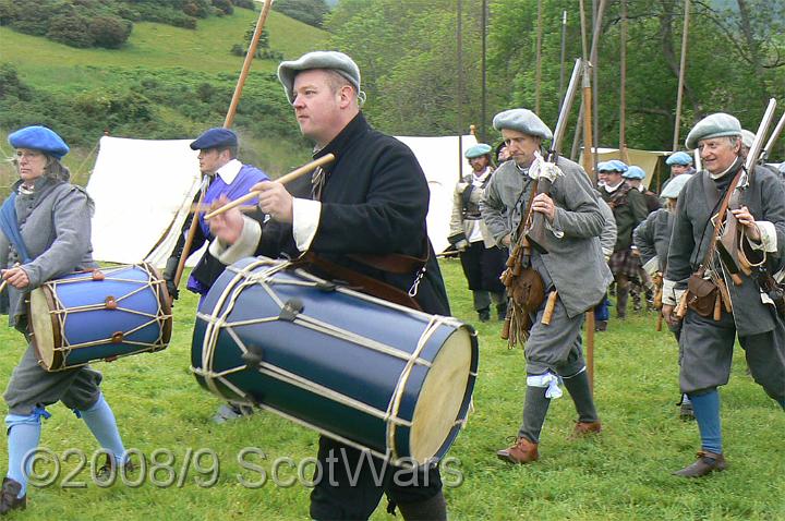 Urquhart-2007-241.jpg - Sealed Knot - Scots BrigadeFrasers, Gordons, O`Cahans and Lachtnans at Urquhart castle, June 2007Credit: Photo taken by Joan Lindsay of Sir William Gordons