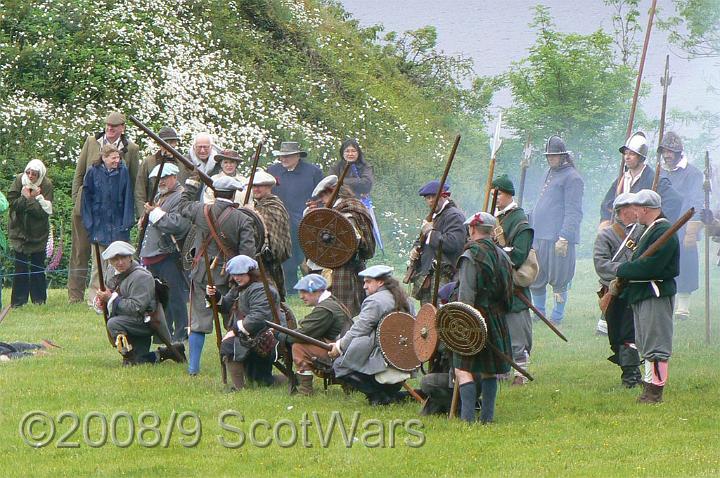 Urquhart-2007-256.jpg - Sealed Knot - Scots BrigadeFrasers, Gordons, O`Cahans and Lachtnans at Urquhart castle, June 2007Credit: Photo taken by Joan Lindsay of Sir William Gordons