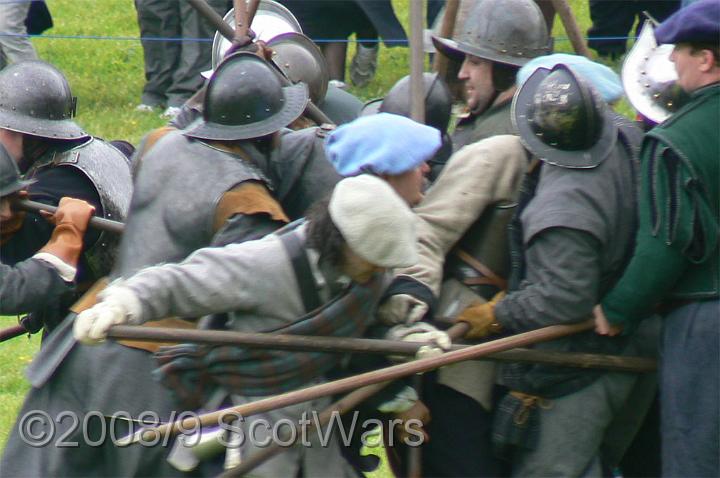 Urquhart-2007-263.jpg - Sealed Knot - Scots BrigadeFrasers, Gordons, O`Cahans and Lachtnans at Urquhart castle, June 2007Credit: Photo taken by Joan Lindsay of Sir William Gordons