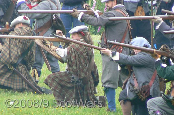 Urquhart-2007-273.jpg - Sealed Knot - Scots BrigadeFrasers, Gordons, O`Cahans and Lachtnans at Urquhart castle, June 2007Credit: Photo taken by Joan Lindsay of Sir William Gordons