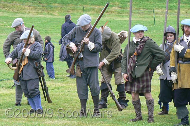 Urquhart-2007-317.jpg - Sealed Knot - Scots BrigadeFrasers, Gordons, O`Cahans and Lachtnans at Urquhart castle, June 2007Credit: Photo taken by Joan Lindsay of Sir William Gordons