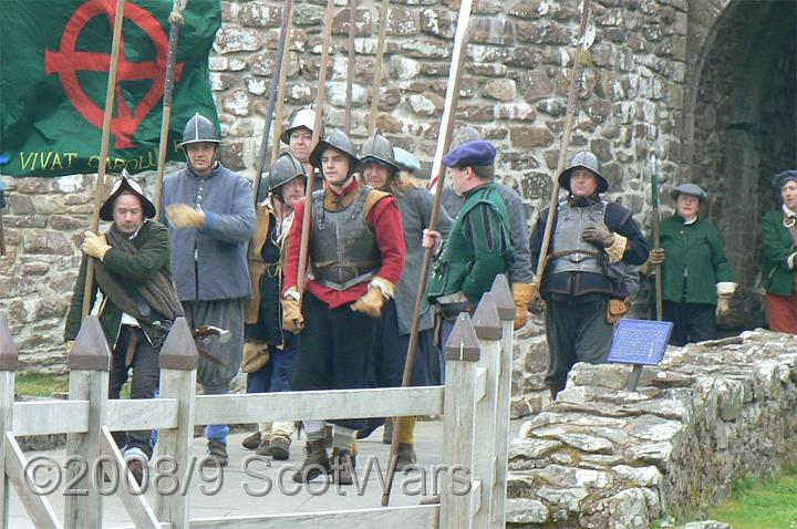 Urquhart-2007-324.jpg - Sealed Knot - Scots BrigadeFrasers, Gordons, O`Cahans and Lachtnans at Urquhart castle, June 2007Credit: Photo taken by Joan Lindsay of Sir William Gordons