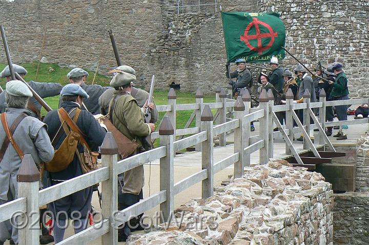 Urquhart-2007-328.jpg - Sealed Knot - Scots BrigadeFrasers, Gordons, O`Cahans and Lachtnans at Urquhart castle, June 2007Credit: Photo taken by Joan Lindsay of Sir William Gordons