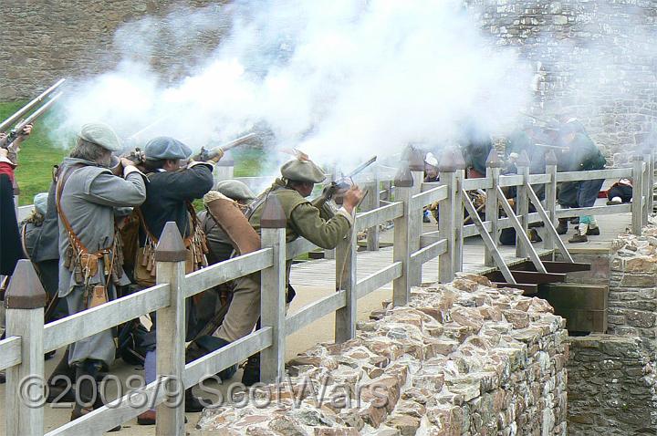 Urquhart-2007-330.jpg - Sealed Knot - Scots BrigadeFrasers, Gordons, O`Cahans and Lachtnans at Urquhart castle, June 2007Credit: Photo taken by Joan Lindsay of Sir William Gordons