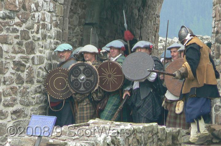 Urquhart-2007-332.jpg - Sealed Knot - Scots BrigadeFrasers, Gordons, O`Cahans and Lachtnans at Urquhart castle, June 2007Credit: Photo taken by Joan Lindsay of Sir William Gordons