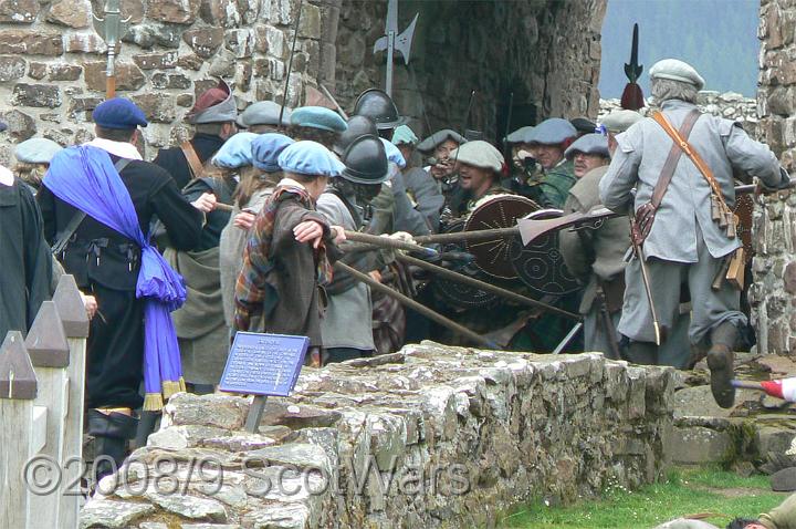 Urquhart-2007-344.jpg - Sealed Knot - Scots BrigadeFrasers, Gordons, O`Cahans and Lachtnans at Urquhart castle, June 2007Credit: Photo taken by Joan Lindsay of Sir William Gordons