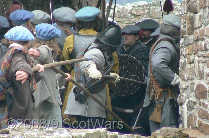 Urquhart-2007-351.jpg - Sealed Knot - Scots BrigadeFrasers, Gordons, O`Cahans and Lachtnans at Urquhart castle, June 2007Credit: Photo taken by Joan Lindsay of Sir William Gordons