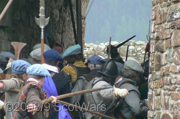 Urquhart-2007-353.jpg - Sealed Knot - Scots BrigadeFrasers, Gordons, O`Cahans and Lachtnans at Urquhart castle, June 2007Credit: Photo taken by Joan Lindsay of Sir William Gordons