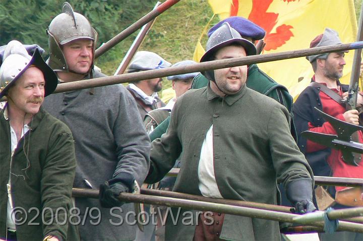 Urquhart-2007-481.jpg - Sealed Knot - Scots BrigadeFrasers, Gordons, O`Cahans and Lachtnans at Urquhart castle, June 2007Credit: Photo taken by Joan Lindsay of Sir William Gordons