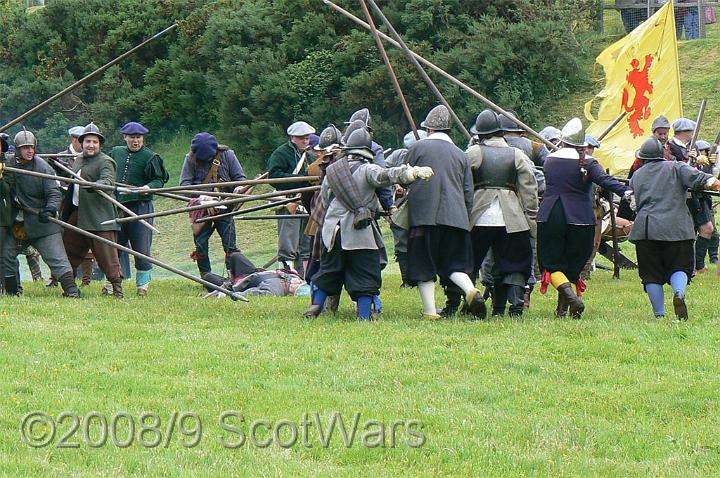 Urquhart-2007-483.jpg - Sealed Knot - Scots BrigadeFrasers, Gordons, O`Cahans and Lachtnans at Urquhart castle, June 2007Credit: Photo taken by Joan Lindsay of Sir William Gordons