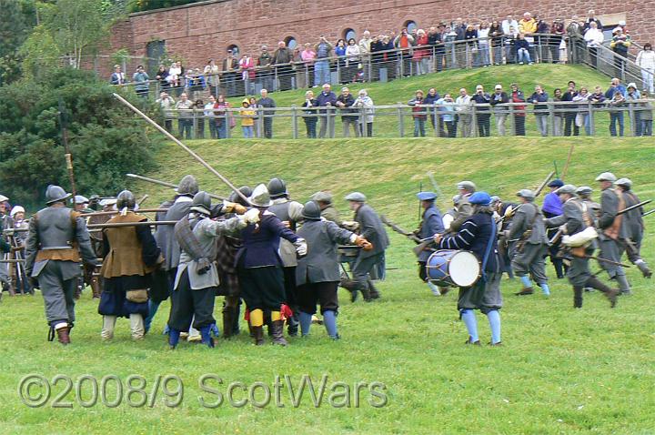 Urquhart-2007-495.jpg - Sealed Knot - Scots BrigadeFrasers, Gordons, O`Cahans and Lachtnans at Urquhart castle, June 2007Credit: Photo taken by Joan Lindsay of Sir William Gordons