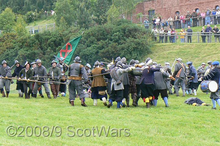 Urquhart-2007-503.jpg - Sealed Knot - Scots BrigadeFrasers, Gordons, O`Cahans and Lachtnans at Urquhart castle, June 2007Credit: Photo taken by Joan Lindsay of Sir William Gordons