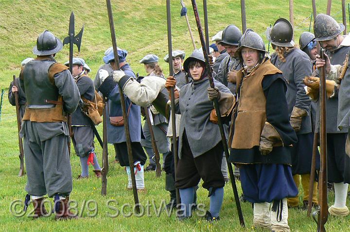 Urquhart-2007-537.jpg - Sealed Knot - Scots BrigadeFrasers, Gordons, O`Cahans and Lachtnans at Urquhart castle, June 2007Credit: Photo taken by Joan Lindsay of Sir William Gordons