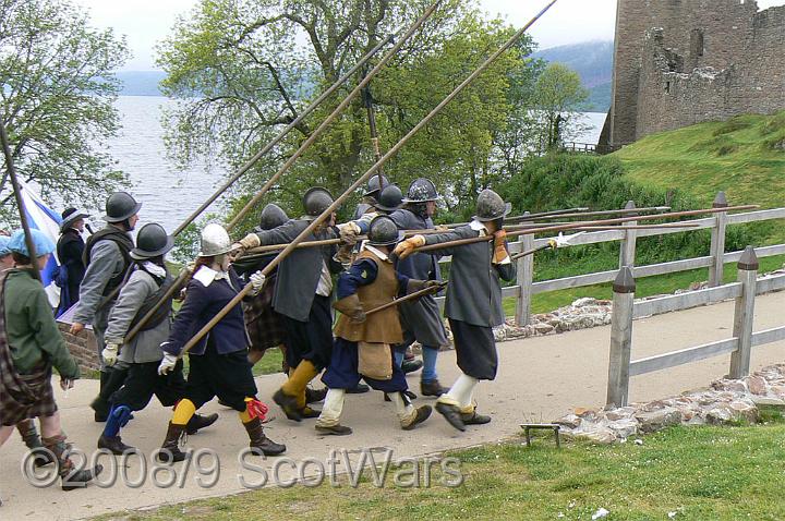 Urquhart-2007-556.jpg - Sealed Knot - Scots BrigadeFrasers, Gordons, O`Cahans and Lachtnans at Urquhart castle, June 2007Credit: Photo taken by Joan Lindsay of Sir William Gordons