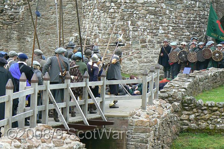 Urquhart-2007-559.jpg - Sealed Knot - Scots BrigadeFrasers, Gordons, O`Cahans and Lachtnans at Urquhart castle, June 2007Credit: Photo taken by Joan Lindsay of Sir William Gordons