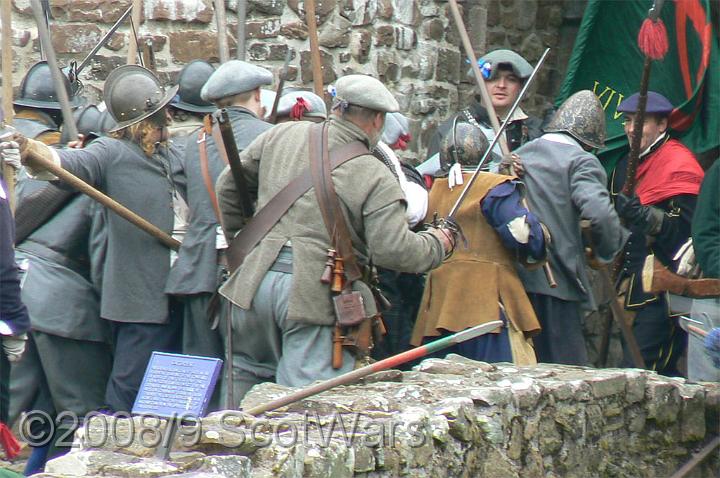 Urquhart-2007-570.jpg - Sealed Knot - Scots BrigadeFrasers, Gordons, O`Cahans and Lachtnans at Urquhart castle, June 2007Credit: Photo taken by Joan Lindsay of Sir William Gordons