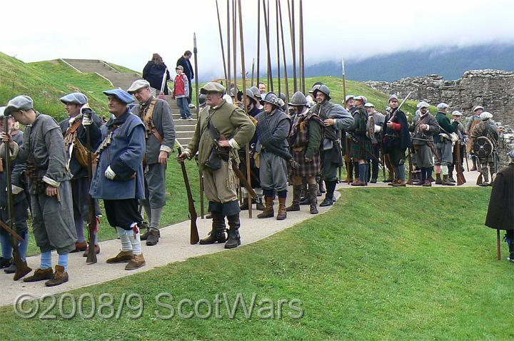 Urquhart-2007-585.jpg - Sealed Knot - Scots BrigadeFrasers, Gordons, O`Cahans and Lachtnans at Urquhart castle, June 2007Credit: Photo taken by Joan Lindsay of Sir William Gordons